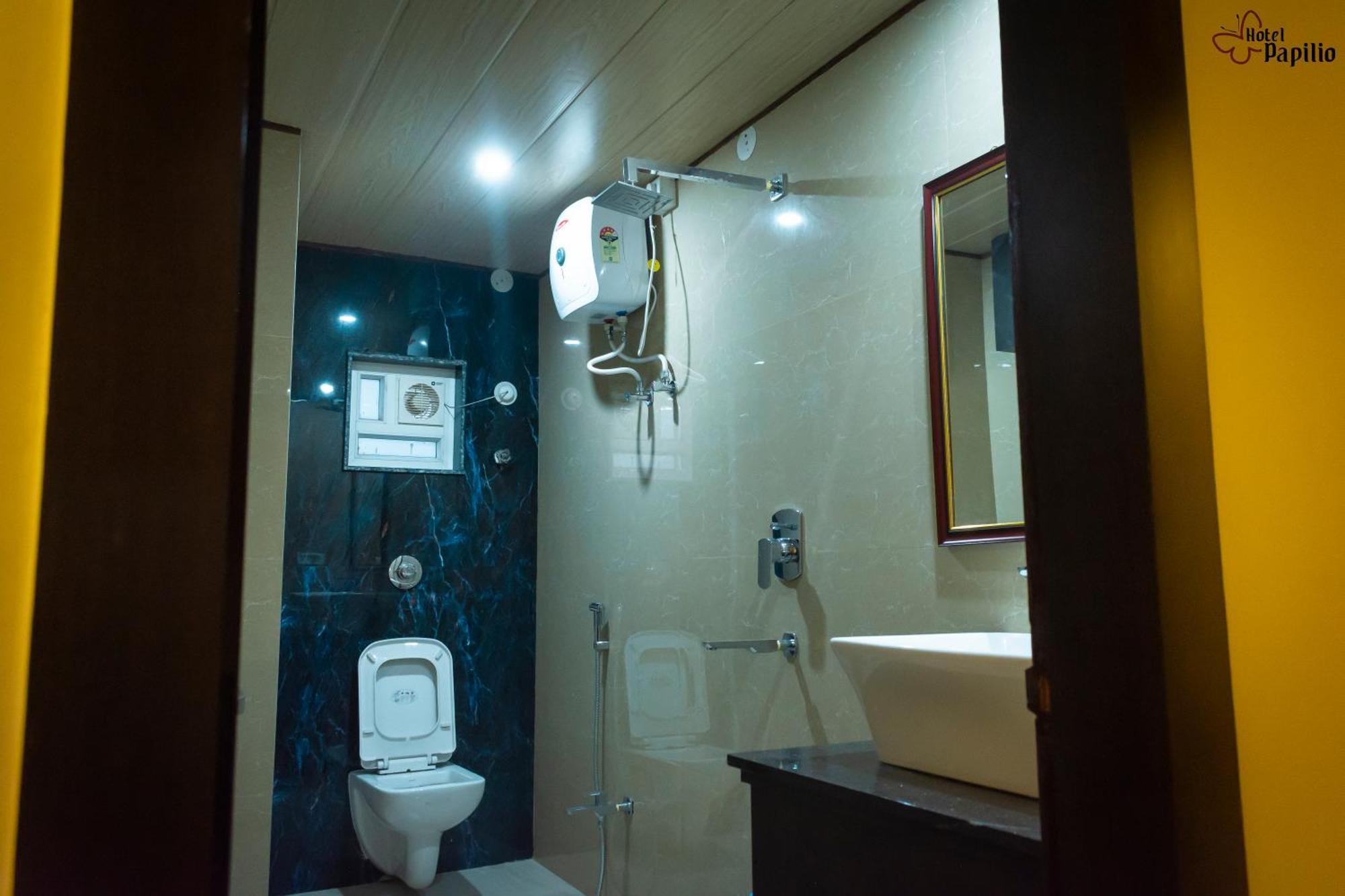 Hotel Papilio Māldah المظهر الخارجي الصورة