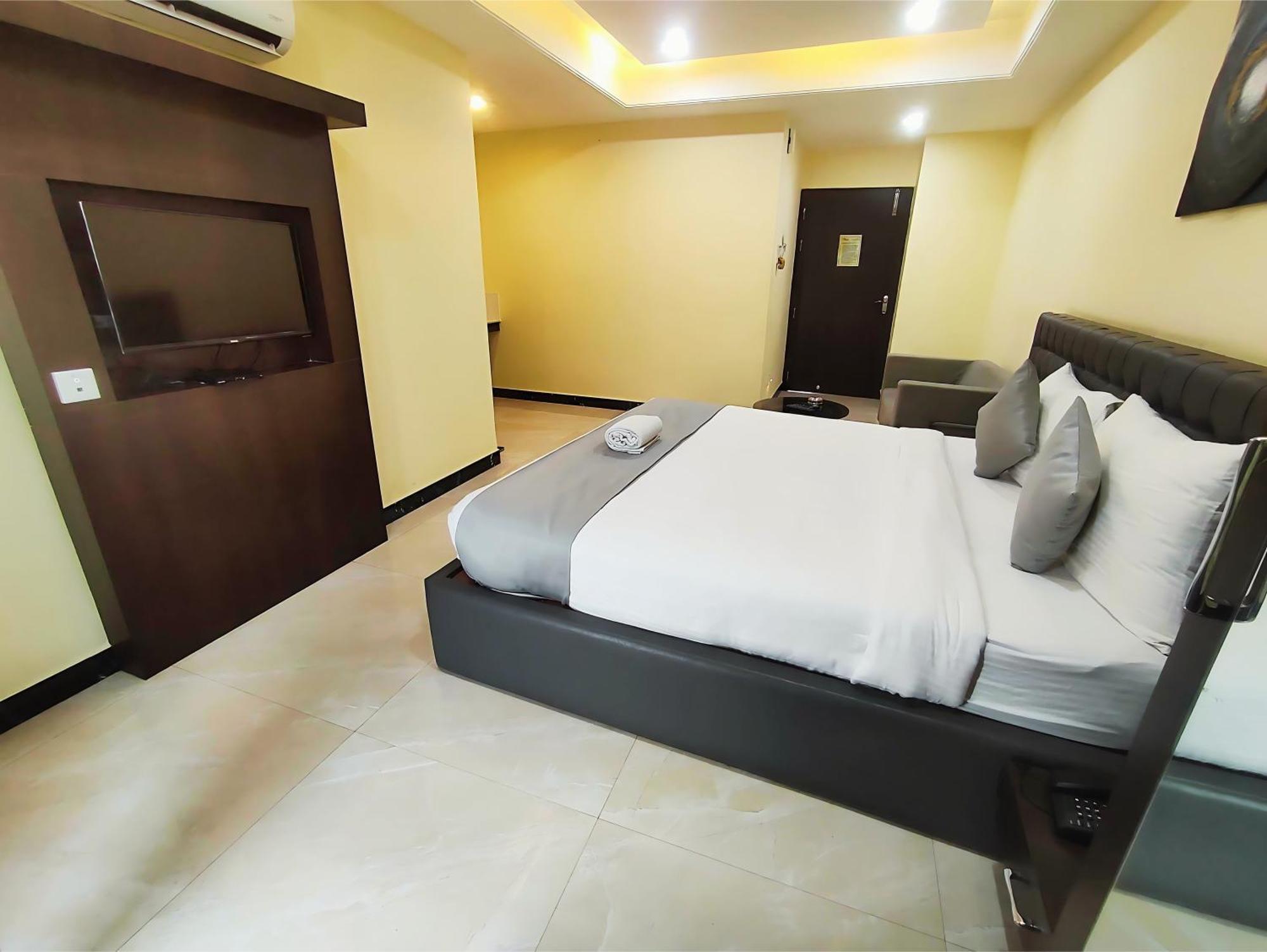 Hotel Papilio Māldah المظهر الخارجي الصورة